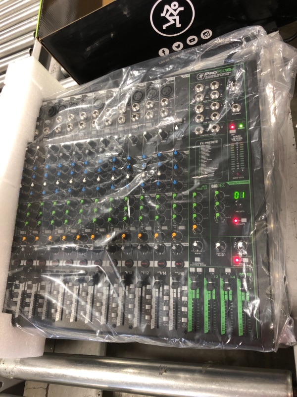 Photo 4 of Mackie ProFXv3 Series, 16-Channel Professional Effects Mixer with USB, Onyx Mic Preamps and GigFX effects engine - Unpowered (ProFX16v3)
