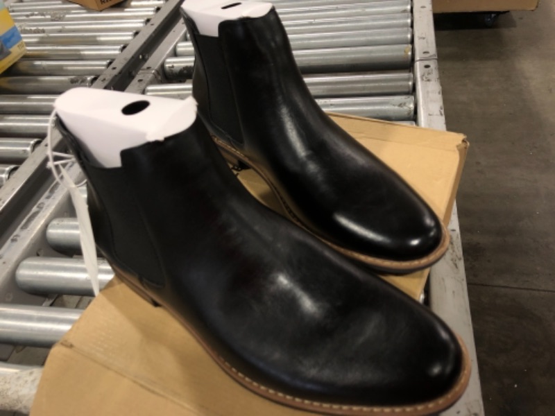 Photo 2 of Amazon Essentials Men's Chelsea Boot 10.5
