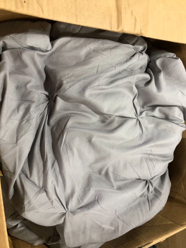 Photo 2 of 102x90 inch Grey Comforter with sheets 