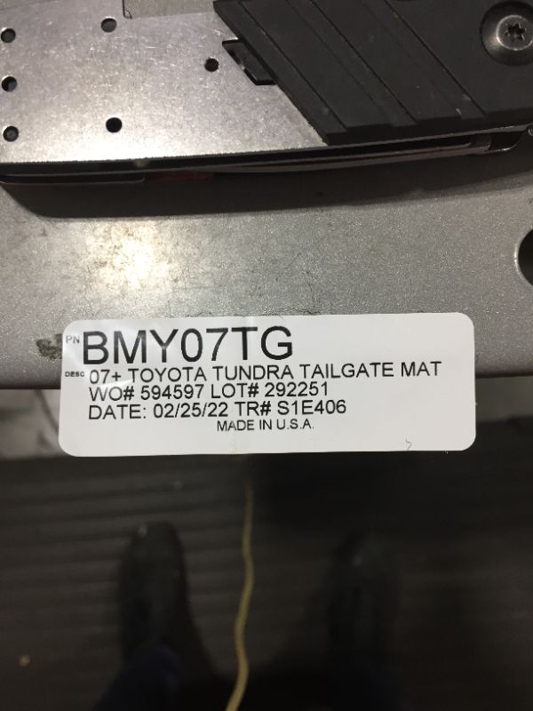 Photo 2 of 07 toyota tundra tailgate mat