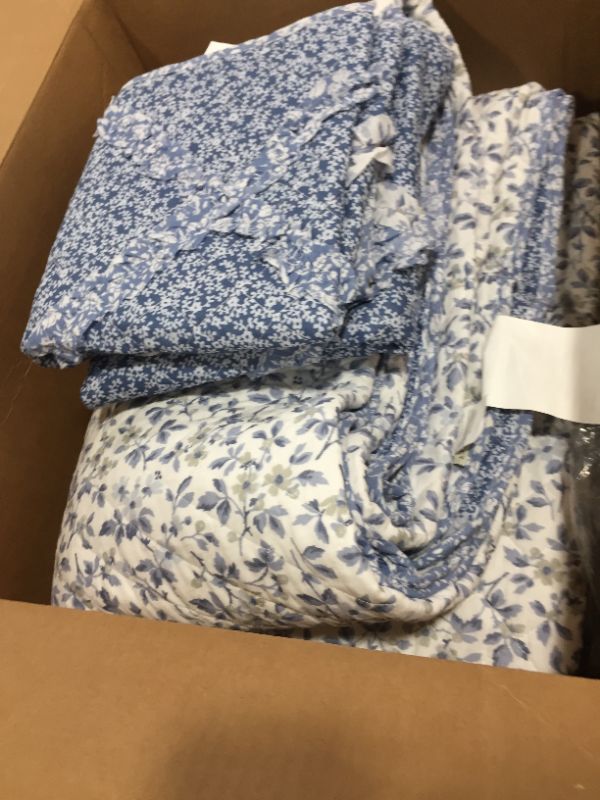 Photo 1 of Blue Floral Quilt Comforter Bed Set UNKNOWN SIZE