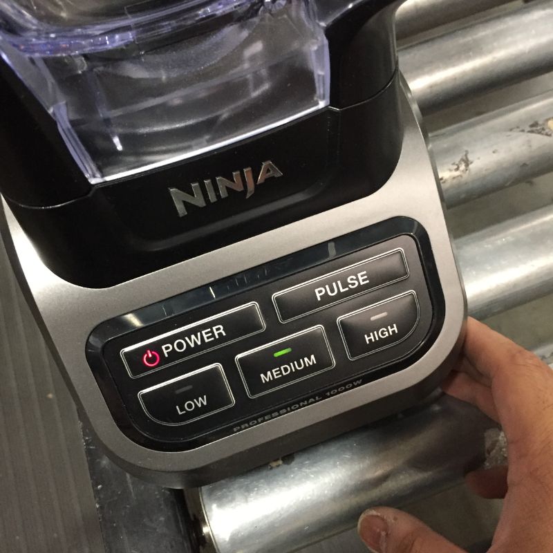 Photo 3 of Ninja Professional 1000-Watt Blender BL610
