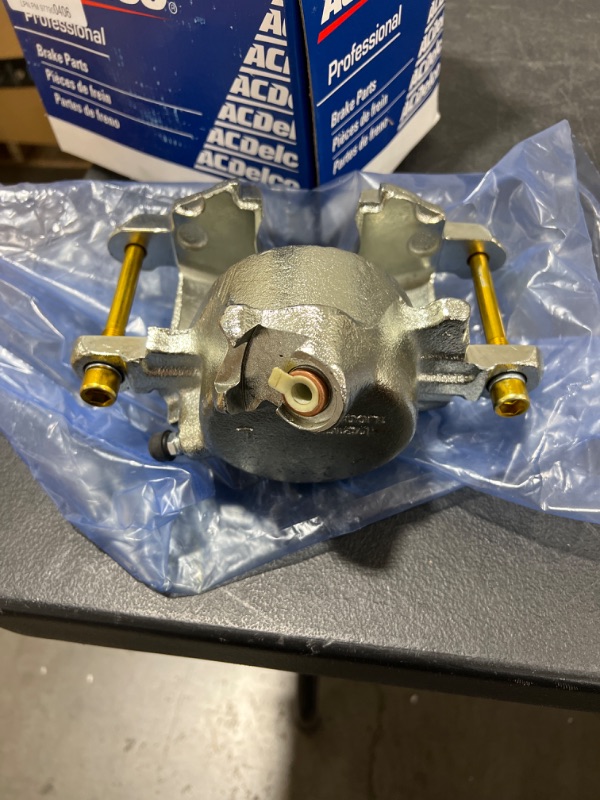 Photo 1 of ACDelco Professional 18FR624 Front Driver Side Disc Brake Caliper Assembly Remanufactured
