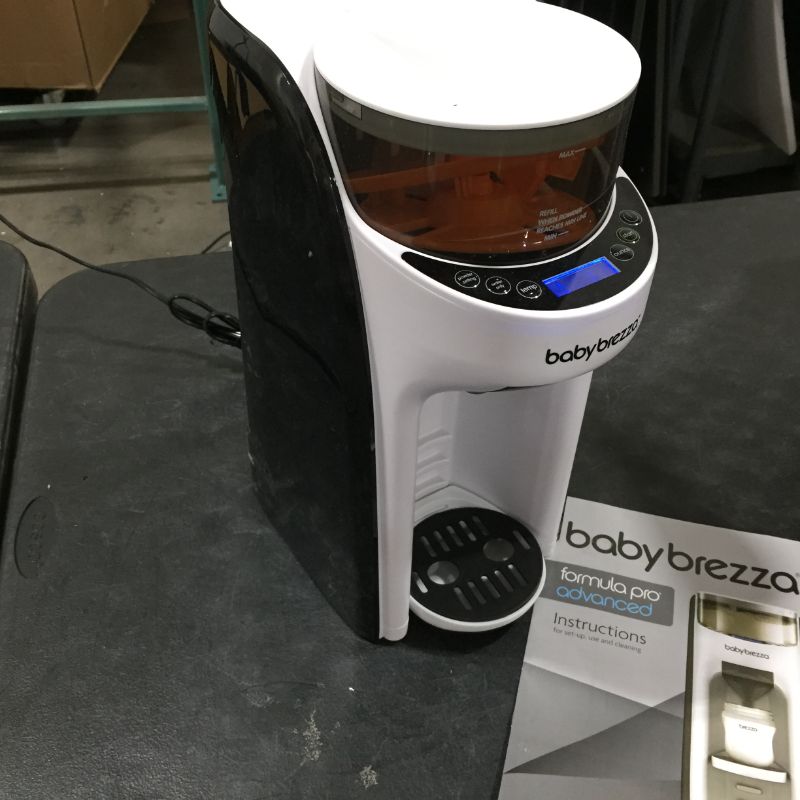 Photo 2 of Baby Brezza Formula Pro Advanced Formula Dispenser Machine