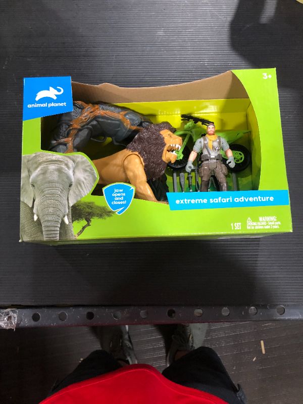 Photo 1 of Animal Planet Extreme Safari Adventure Set
