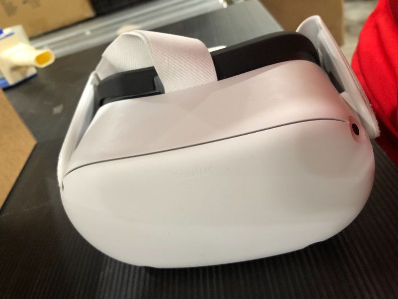 Photo 3 of Meta Quest 2 (Oculus) - Advanced All-in-One Virtual Reality Headset - 128GB
