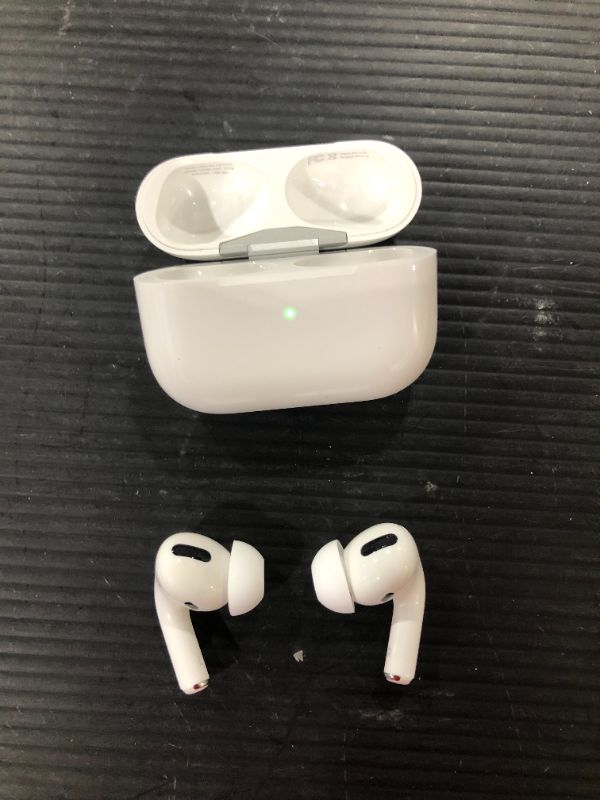 Photo 4 of Apple AirPods Pro

