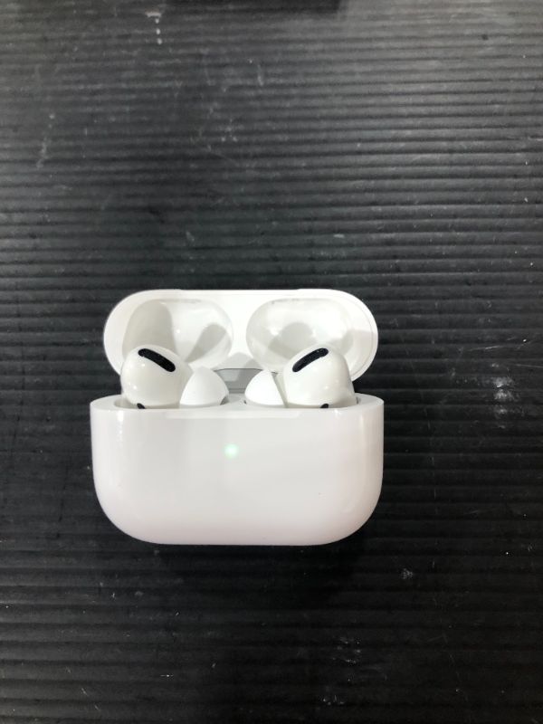 Photo 2 of Apple AirPods Pro

