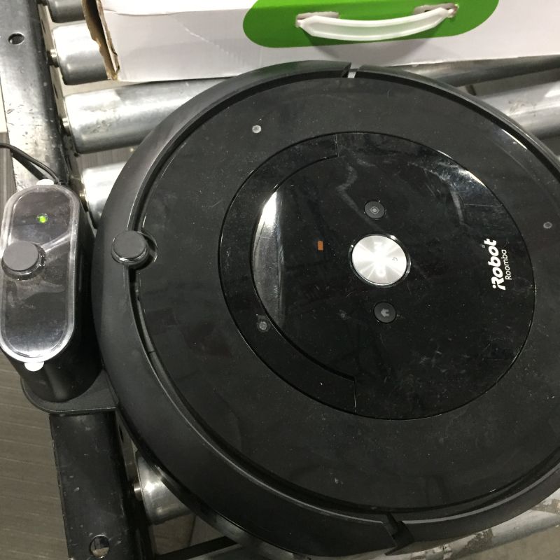 Photo 2 of iRobot Roomba e5 (5150) Wi-Fi Connected Robot Vacuum

