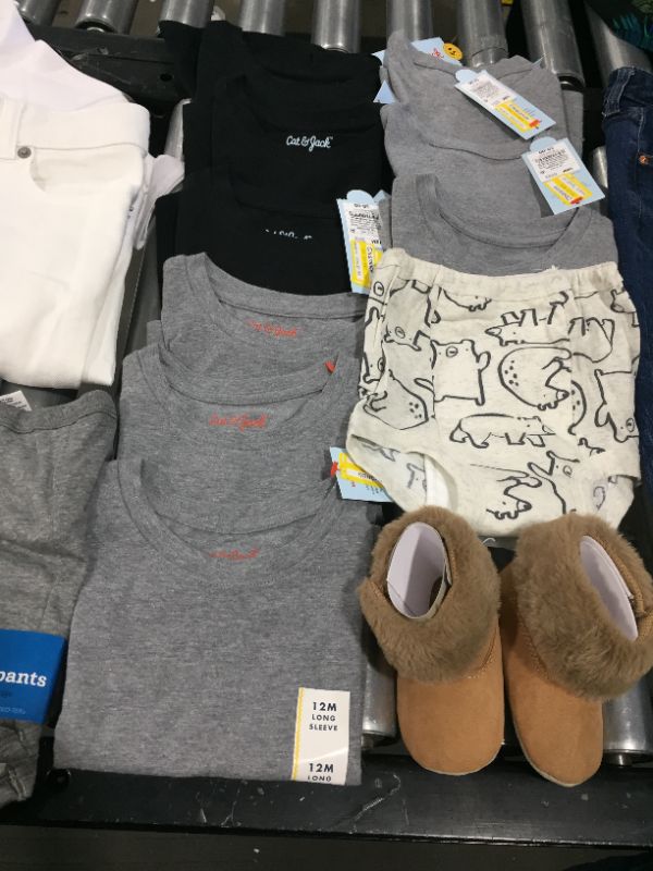 Photo 1 of Assorted sizes, children and baby clothes 