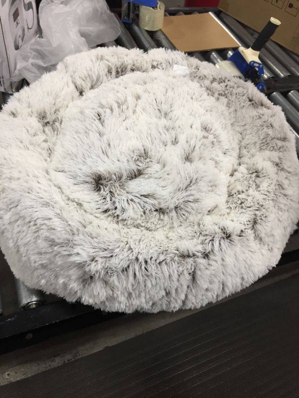 Photo 1 of 27" ROUND SHAGGY WHITE PET BED 