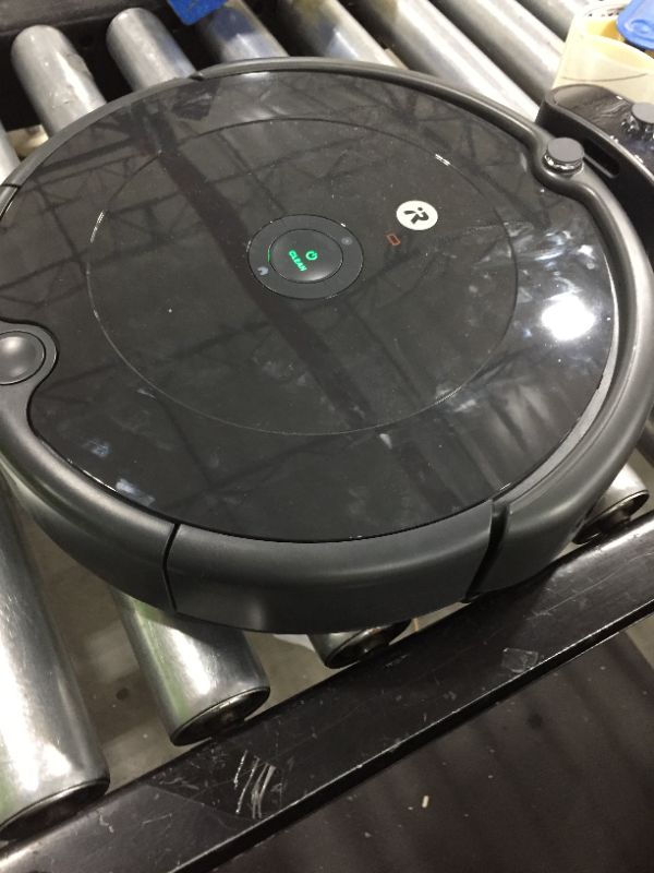 Photo 2 of Irobot Roomba R692020 Roomba 692 Indoor Wi-fi Robot Vacuum (1133767)
