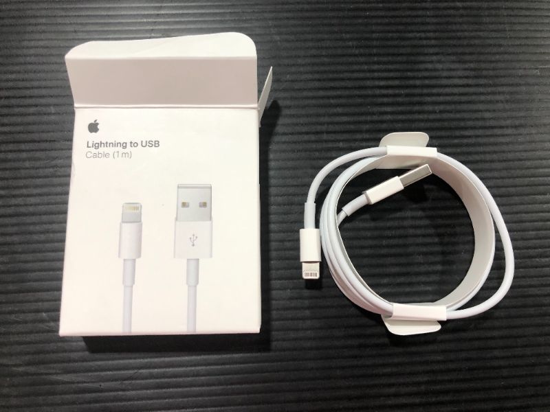 Photo 2 of Apple Lightning to USB Cable (1 m)
