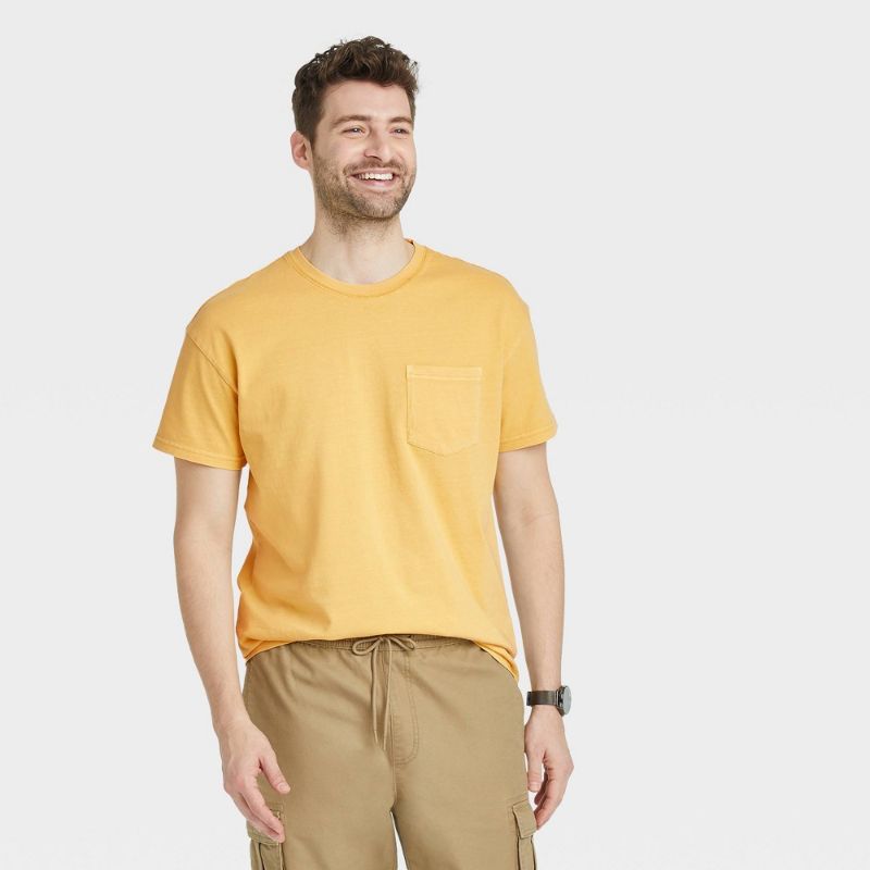 Photo 1 of Men's Short Sleeve Garment Dyed T-Shirt SIZE MEDIUM