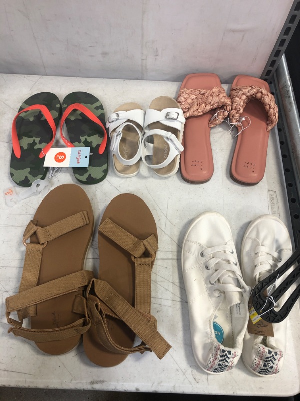 Photo 1 of 5 PCK SHOE/SANDAL BUNDLE 
(7,8.5,10,SMALL,8)