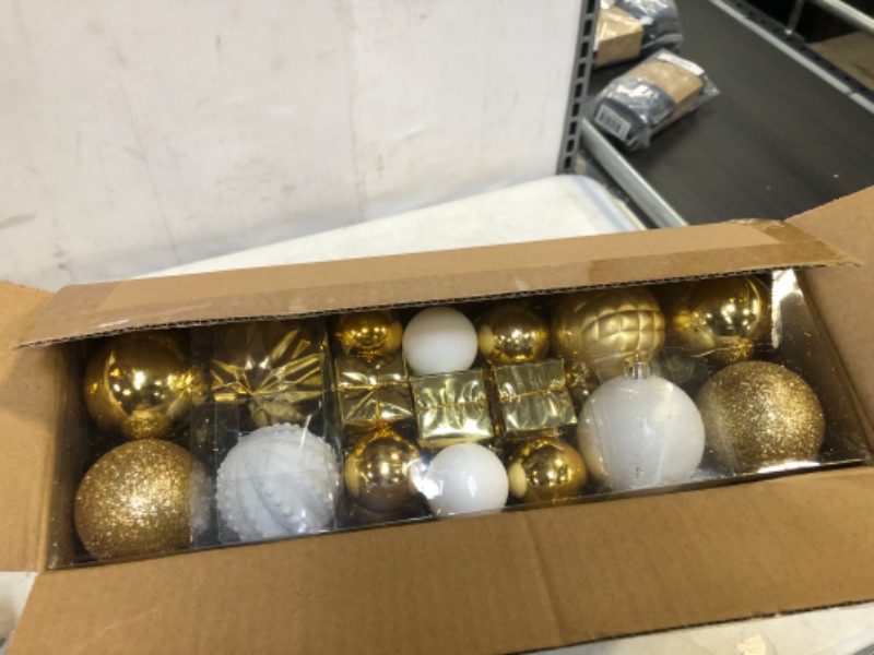 Photo 3 of 100pcs Christmas Balls Ornaments for Xmas Tree, Delicate Christmas Decoration Baubles Craft Set Shatterproof Plastic Christmas Ornaments Balls kit for New Year Holiday Wedding Party(Gold+White)
