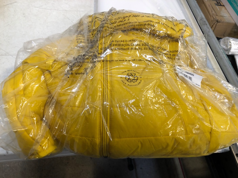 Photo 2 of Amazon Essentials Men's Packable Lightweight Water-Resistant Puffer Jacket SIZE Medium Yellow