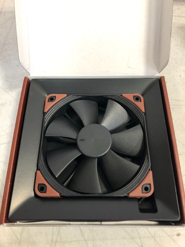 Photo 3 of Noctua NF-F12 iPPC-2000, Heavy Duty Cooling Fan, 3-Pin, 2000 RPM (120mm, Black)
