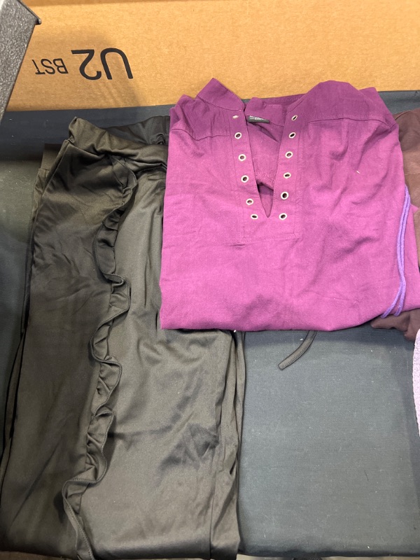 Photo 3 of 4PC LOT OF CLOTHES, WOMEN'S VARIOUS CLOTHING, 1 DRESS, 1 PANT, 2 TOPS, SIZE 3X & 4X 