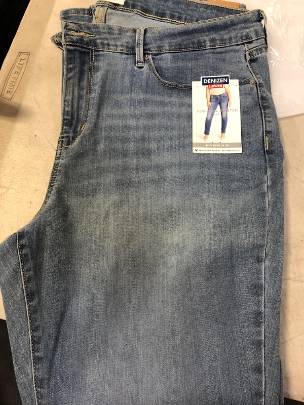Photo 2 of DENIZEN® from Levi's® Women's Mid-Rise Slim Jeans -
18M W34 L30