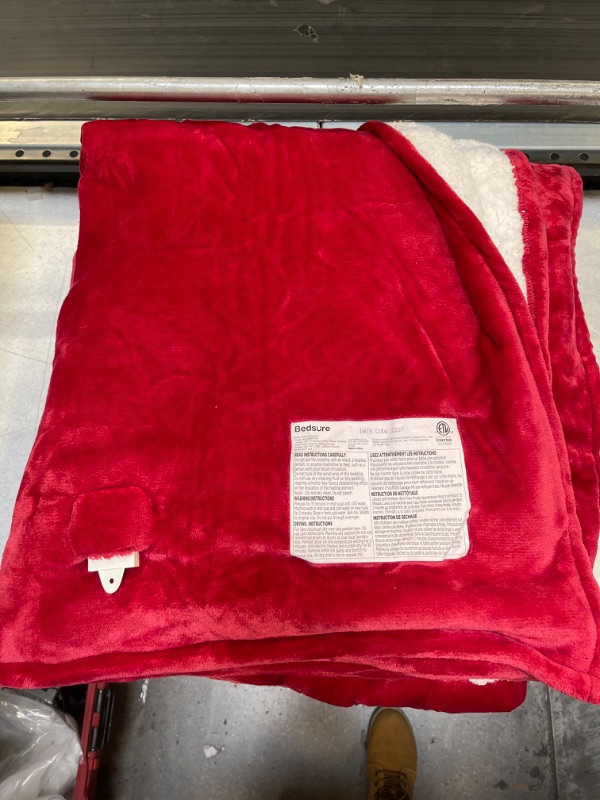 Photo 2 of BEDSURE Sherpa Fleece Bed Blankets Queen Size - Red Burgundy Maroon Wine Thick Fuzzy Warm Soft Large Queen Blanket for Bed, 90x90 Inches
***MISSING POWER CORD***