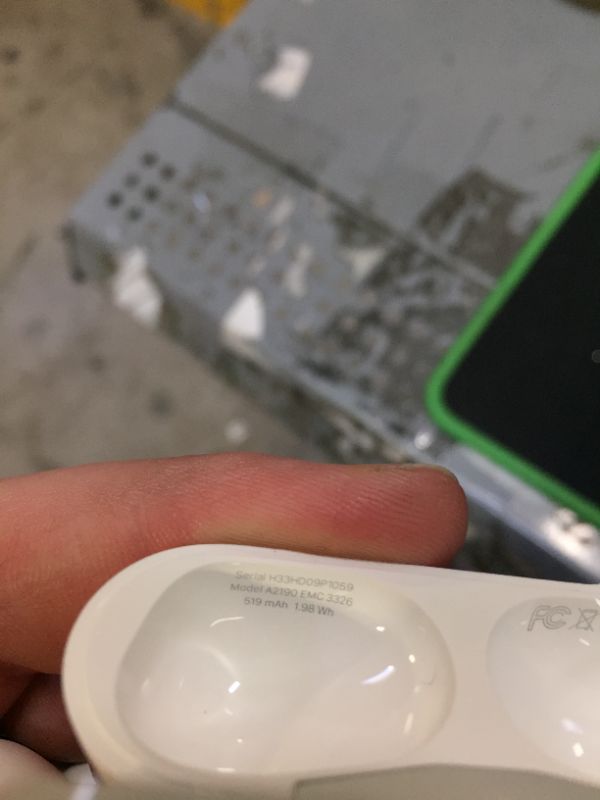 Photo 3 of AirPods Pro (2nd generation)
