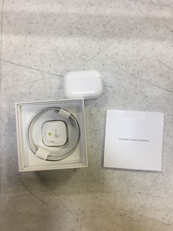 Photo 4 of AirPods Pro (2nd generation)
