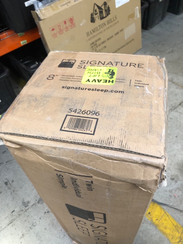 Photo 1 of Signature Sleep Contour 8" Reversible Mattress, Independently Encased Coils, Bed-in-a-Box, Twin Twin 8" Reversible (FACTORY SEALED) 