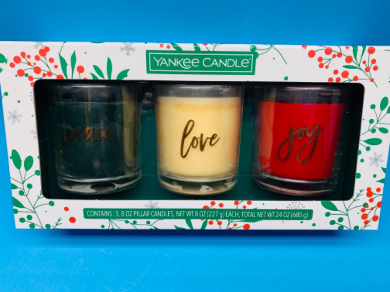 Photo 1 of 636381… 3 Yankee Candle jars 