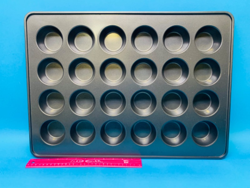 Photo 1 of 637200…24 cup cupcake pan