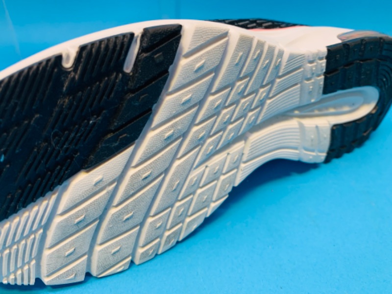 Photo 2 of 637236…ladies size 7.5 LA Gear ultra foam sneakers 