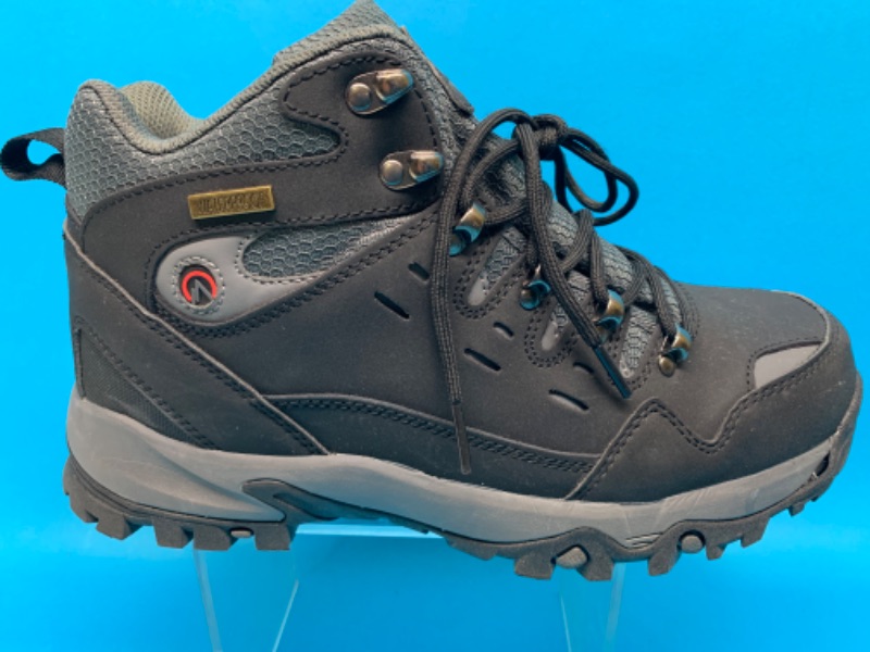 Photo 1 of 637246… mens size 9.5 Nevados waterproof boots
