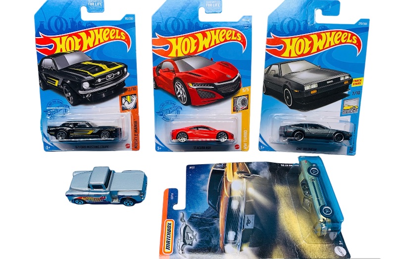 Photo 1 of 637290..,5 hot wheels die cast cars - some package damage 