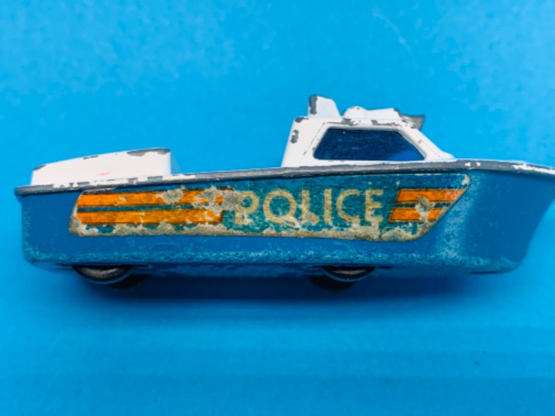 Photo 3 of 637425…worn-1976 matchbox super fast no.52 police launch -missing figures, paint chips, scuffs