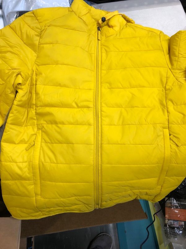 Photo 2 of Amazon Essentials Men's Packable Lightweight Water-Resistant Puffer Jacket SIZE S