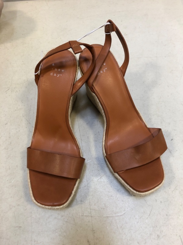 Photo 1 of TAN HEELS SIZE 8