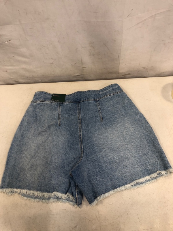 Photo 2 of MEDIUM WASH SHORTS SIZE 10 