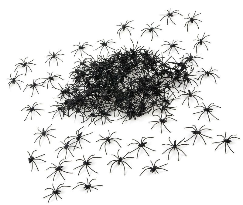 Photo 1 of Youngever 175 Pcs Halloween Spider Decorations with 800 SQ Feet Web - 160pcs ...
