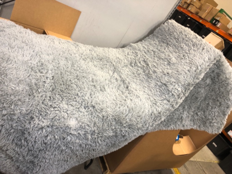Photo 1 of 6FT X 4FT GRAY FUZZY RUG