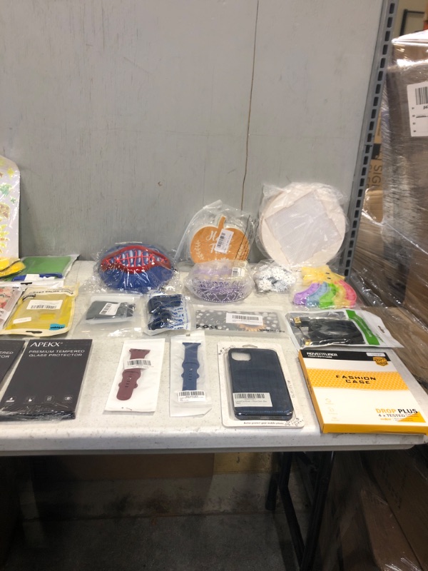 Photo 1 of Small miscellaneous items