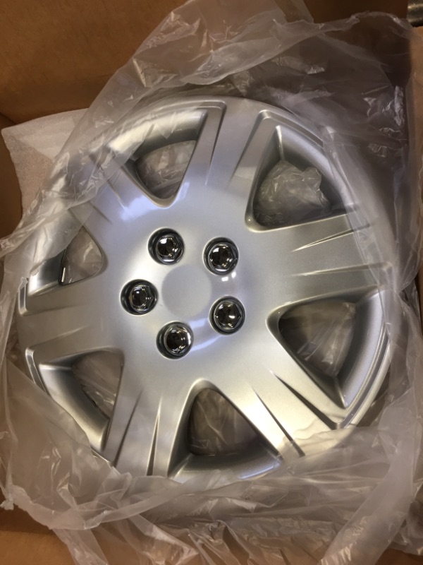 Photo 2 of Coast to Coast IWC42215 Single 6 Spoke Gloss Silver 15" Wheel Cover Compatible with 2005-2008 Toyota Corolla - Single Hubcap -- Small Scratch on Item