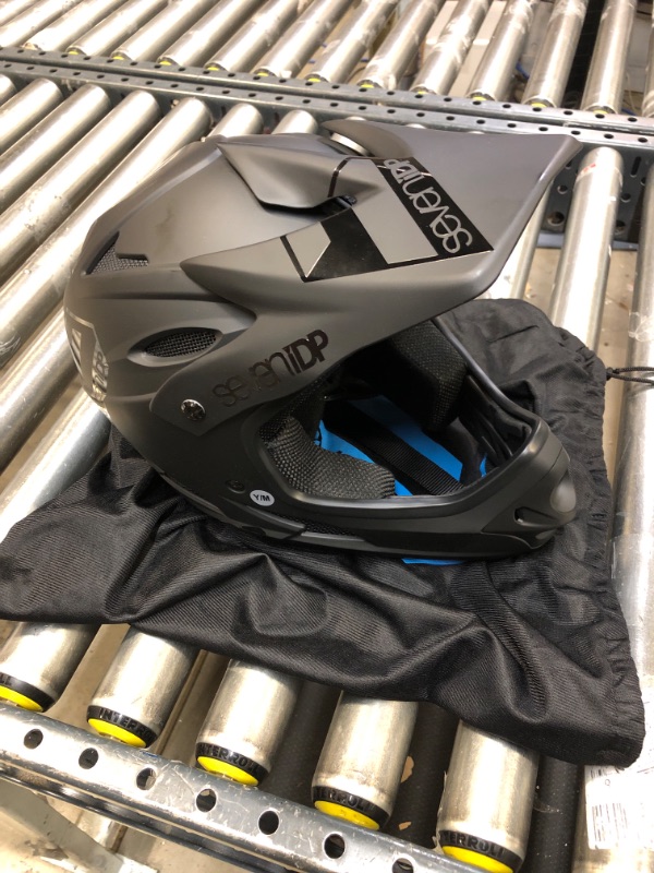 Photo 2 of 
7iDP M1 Helmet Full Face Mountain Biking Helmet size Y/M
