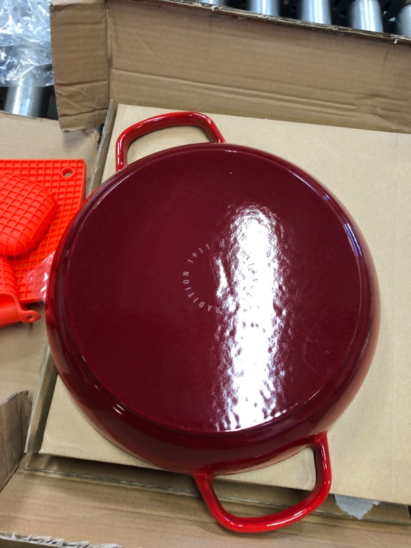 Photo 3 of Amazon Basics Enameled Cast Iron Covered Dutch Oven, 7.3-Quart, Red
