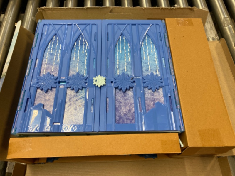 Photo 2 of Disney Frozen 2 Elsa's Fold and Go Ice Palace, Castle Playset, Toy for Kids Ages 3 and Up