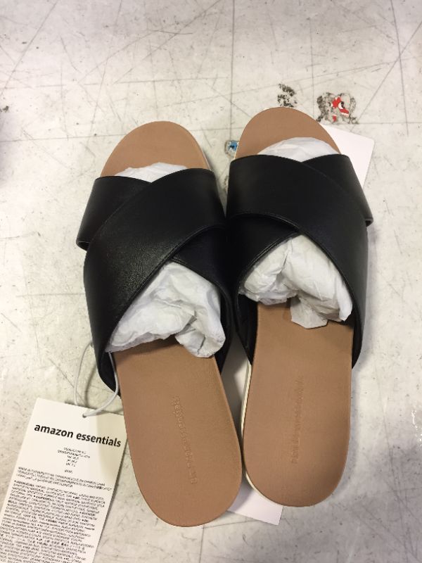 Photo 1 of Amazon Essentials Women's Criss Cross Sport Sandal 9.5
