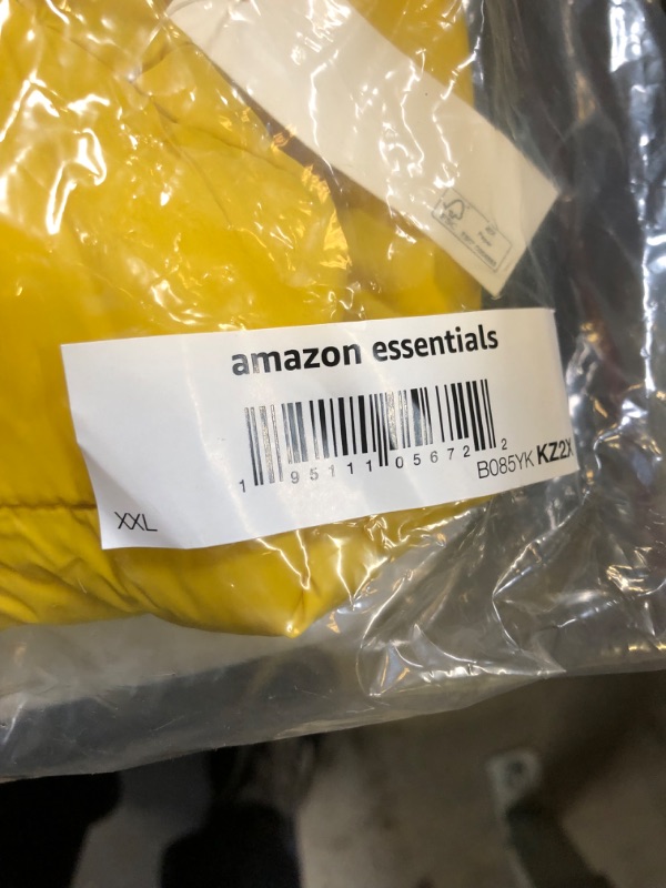 Photo 3 of Amazon Essentials Men's Packable Lightweight Water-Resistant Puffer Jacket XXL 
