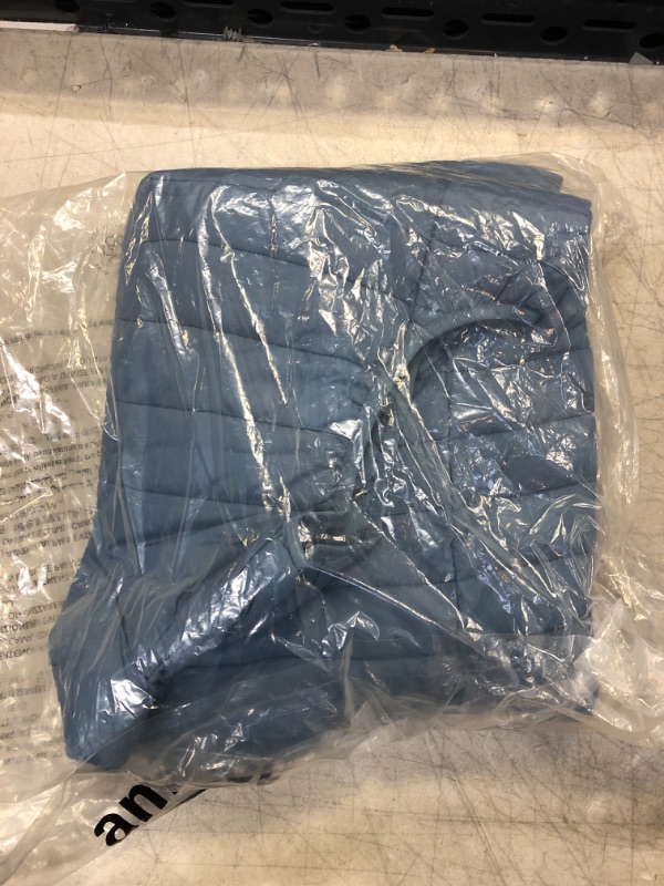 Photo 2 of Amazon Essentials Men's Lightweight Water-Resistant Packable Puffer Vest Large Blue