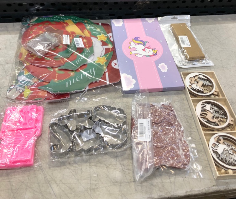 Photo 1 of 7 PC LOT, MISC ITEMS, SOLD AS IS (CHRISTMAS DECOR, FIDGET TOYS, BAKING MOLD, BOOK MARK)