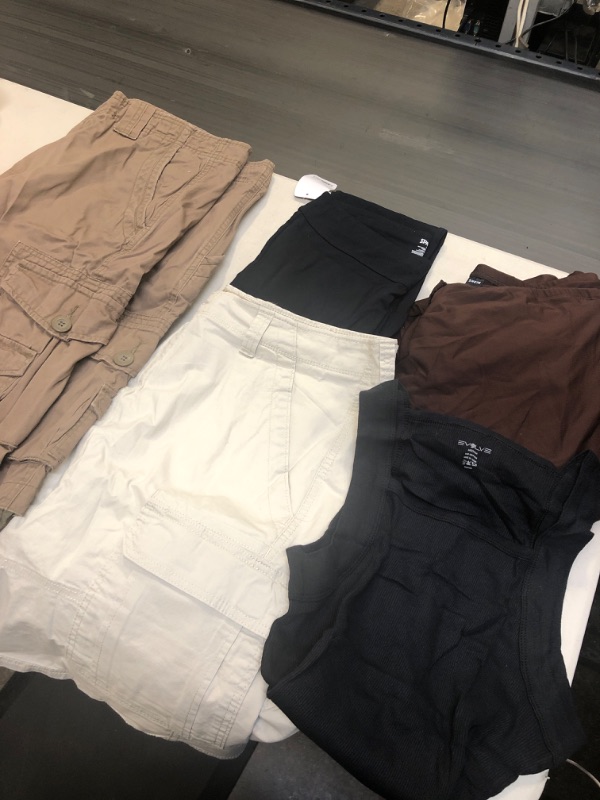 Photo 1 of 5 PCS CLOTING BUNDLE 
(M,XL,M,38,44)