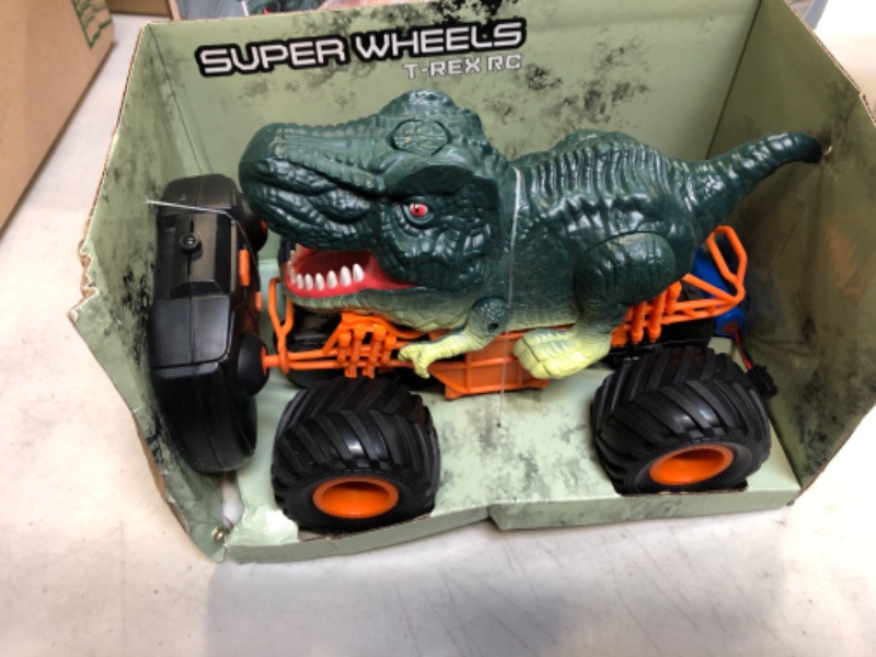 Photo 1 of Bennol Remote Control Dinosaur Car for Boys Kids 4-7, 2.4Ghz RC Dinosaur Truck Toys for Toddlers, Electric Hobby RC Car Toys with Light & Sound Spray Function for 3 4 5 6 7 8 Year olds Kids Boys Girls
USED
NOT TESTED
